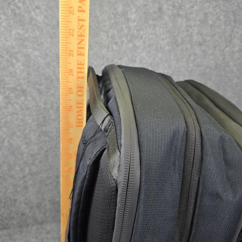 TravisMathew Lateral Backpack TMB107 Black NWT - Padded 16
